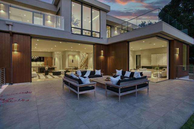 88 Tuscaloosa Avenue, Atherton CA: https://media.crmls.org/mediaz/42307464-698e-46a7-bf65-a313a4b914b7.jpg