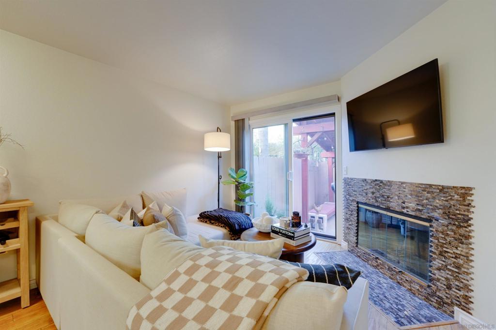 2909 Keats Street - photo 2