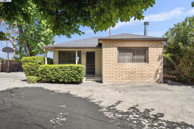 419 Burkhard Rd, Patterson CA: https://media.crmls.org/mediaz/4231bcd3-3318-4de3-ab55-8c9a76839787.jpg