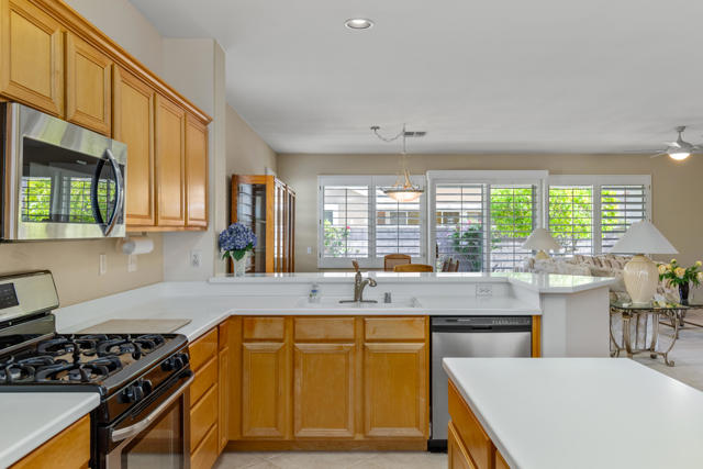 78664 Platinum Drive, Palm Desert CA: https://media.crmls.org/mediaz/42321e98-1c71-4ca1-863a-f4572bbd51f4.jpg