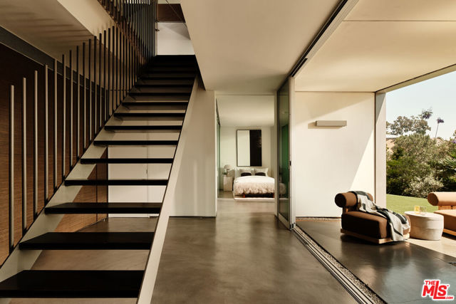 2500 Briarcrest Road, Beverly Hills CA: https://media.crmls.org/mediaz/42327cfa-b085-4616-8aad-b2b665dfe179.jpg