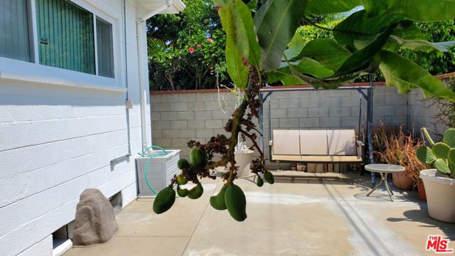 8130 Grimsby Avenue, Los Angeles CA: https://media.crmls.org/mediaz/4232bc07-c82f-4b5a-877d-083bdbced3f4.jpg