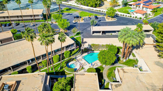 73879 Club Circle Dr, Palm Desert CA: https://media.crmls.org/mediaz/4232e7ad-c899-4faa-b265-b62bc99bc505.jpg