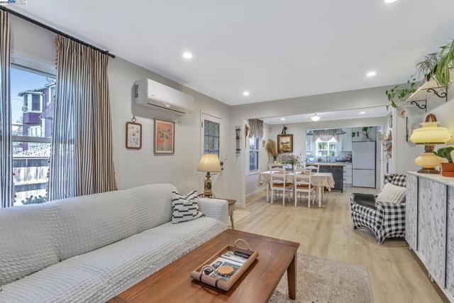 2019 E St, Hayward CA: https://media.crmls.org/mediaz/423356ee-d3c9-4a31-b502-97608689fac1.jpg