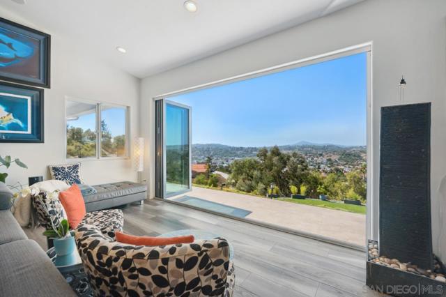 9420 Crest Drive, Spring Valley CA: https://media.crmls.org/mediaz/423397fe-7a88-450b-98fb-78475a8efb62.jpg