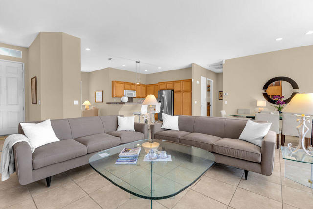 29 Calle La Reina, Rancho Mirage CA: https://media.crmls.org/mediaz/423406d9-c3c7-49ca-ace8-6b6ea3068d45.jpg