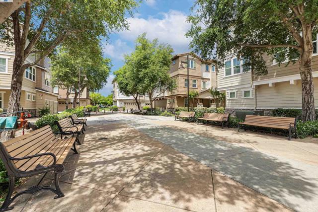 6677 S Mariposa Ln, Dublin CA: https://media.crmls.org/mediaz/4234c9ac-9a4d-401d-b0ff-6f5064fbcd50.jpg