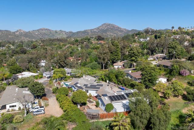 16334 Woodson View Rd, Poway CA: https://media.crmls.org/mediaz/4234da58-cbab-43dc-ab8d-d53feec04ae4.jpg