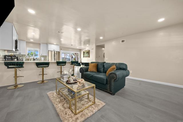 Detail Gallery Image 4 of 51 For 8543 via Consuelo, El Cajon,  CA 92021 - 3 Beds | 2 Baths