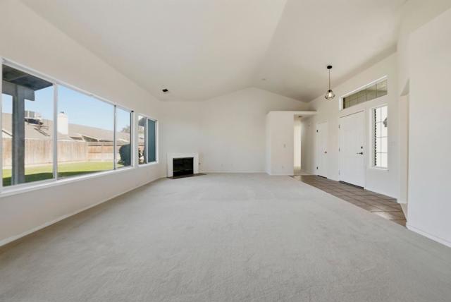 612 Saffron Street, Hanford CA: https://media.crmls.org/mediaz/42354dd6-053e-451f-bd3f-08a8bc48c378.jpg