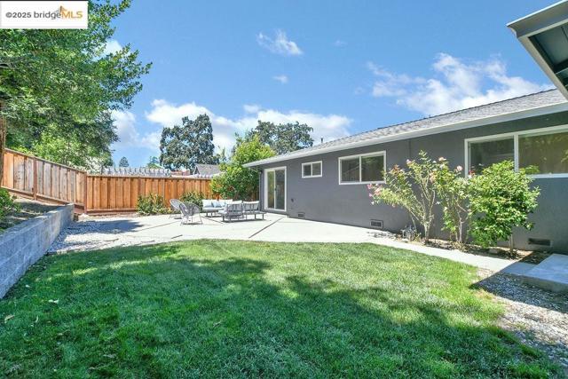 789 E Angela St, Pleasanton CA: https://media.crmls.org/mediaz/42359b18-3bec-48d8-92bf-9a5a1f1a003e.jpg