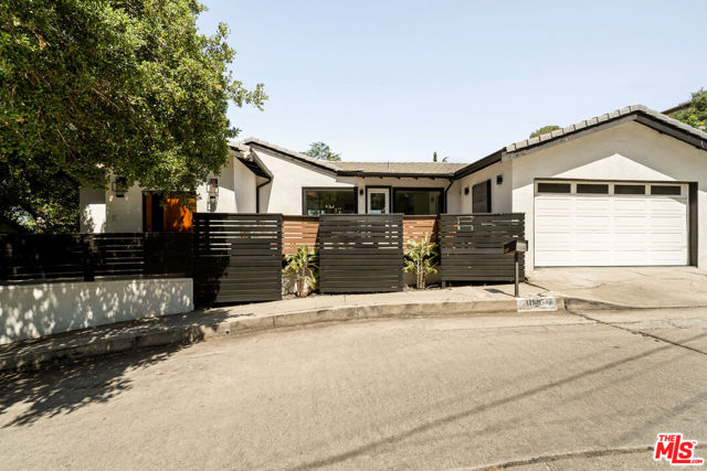 11587 Sunshine Terrace, Studio City CA: https://media.crmls.org/mediaz/42376112-a91e-4aa0-acea-86f6bdef9991.jpg