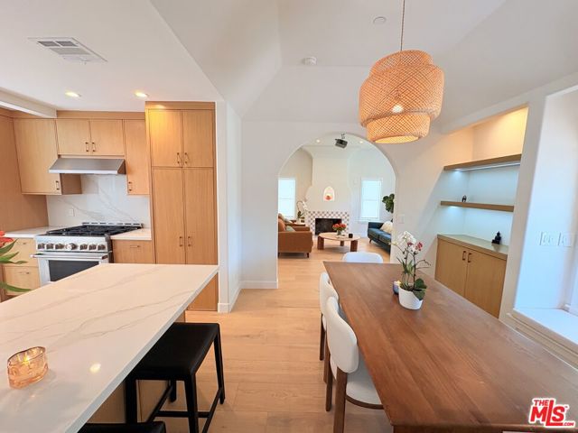 1225 California Avenue, Santa Monica CA: https://media.crmls.org/mediaz/42380065-587c-48c7-a263-27504f118578.jpg
