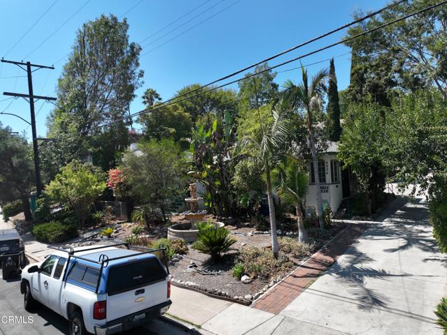 4824 Toland Way, Los Angeles CA: https://media.crmls.org/mediaz/423809ae-9f93-457d-bef6-ad8705773eef.jpg