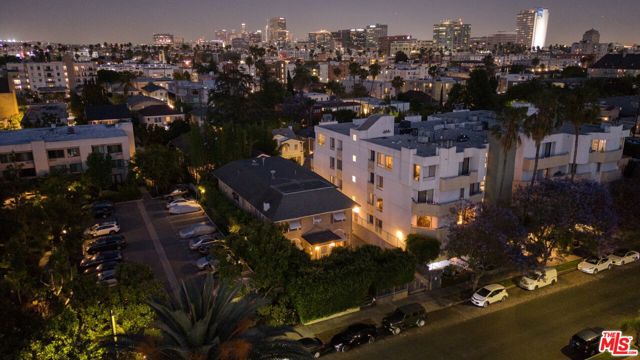 320 Westminster Avenue, Los Angeles CA: https://media.crmls.org/mediaz/423847d1-0418-4081-a8da-538b7e1fbc3d.jpg