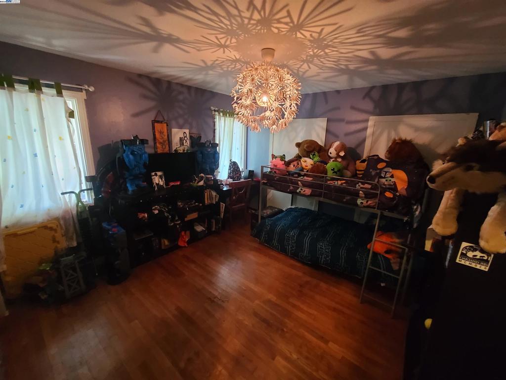 https://media.crmls.org/mediaz/42386d79-d3b3-40b8-ae57-3f1925942fcf.jpg?preset=X-Large