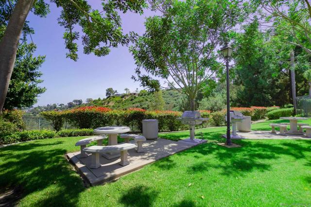 2537 Carriagedale Row, La Jolla CA: https://media.crmls.org/mediaz/4238b04e-6bda-4c64-b373-049ccd61bb75.jpg