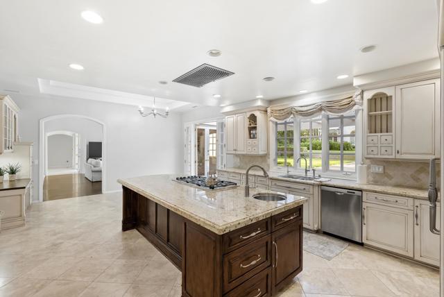 17420 Circa Del Sur, Rancho Santa Fe CA: https://media.crmls.org/mediaz/4238b911-0002-4dfe-ad01-c6d760dcfd4b.jpg