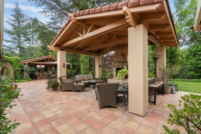 8103 Crestview Court, Gilroy CA: https://media.crmls.org/mediaz/4239cf7f-5451-4d43-bf47-ee012de387dd.jpg