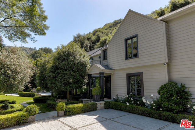 1857 Benedict Canyon Drive, Beverly Hills CA: https://media.crmls.org/mediaz/423a6065-a722-4a29-afeb-227e296104b5.jpg