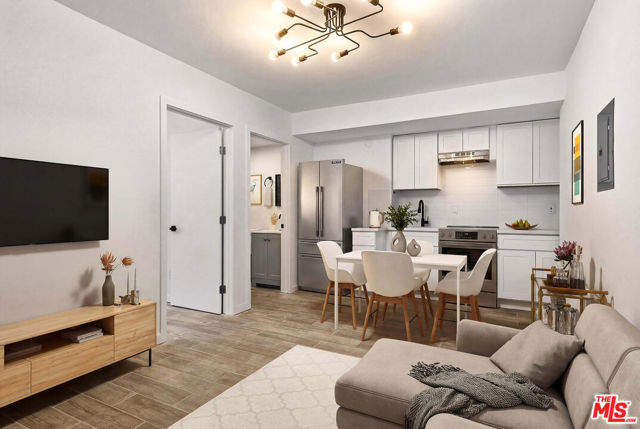 1036 Cherry Avenue, Long Beach CA: https://media.crmls.org/mediaz/423ace78-ae1c-4d12-823e-5caaa93e915d.jpg