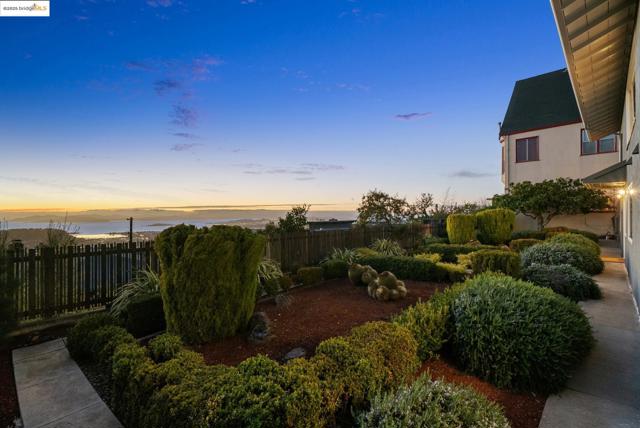 256 Cambridge Ave, Kensington CA: https://media.crmls.org/mediaz/423b0954-a117-4492-ae66-f145ed8ae495.jpg