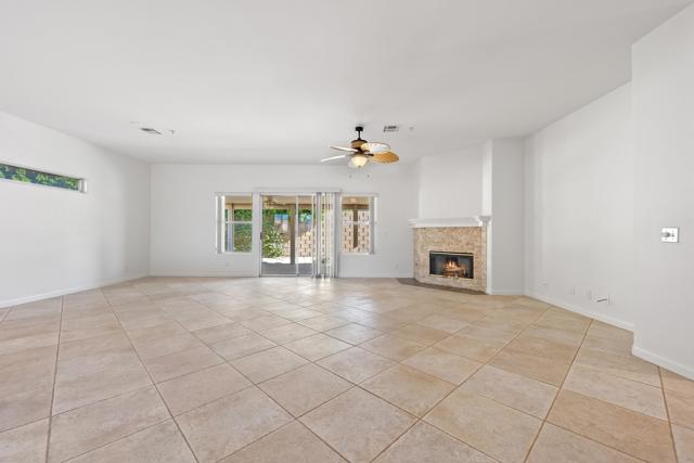 74082 Daisy Lane, Palm Desert CA: https://media.crmls.org/mediaz/423b0c7a-2d32-4f3a-8406-4f586e2b70d4.jpg