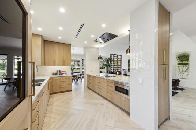 44970 Desert Horizons Drive, Indian Wells CA: https://media.crmls.org/mediaz/423b5be1-da80-4cd7-a04c-313f6c452d12.jpg