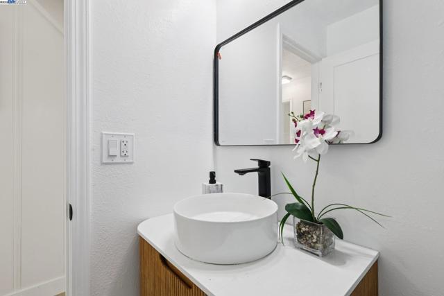 1218 Lattie Ln, Mill Valley CA: https://media.crmls.org/mediaz/423bb28c-4944-477e-b078-663c0a348a9b.jpg