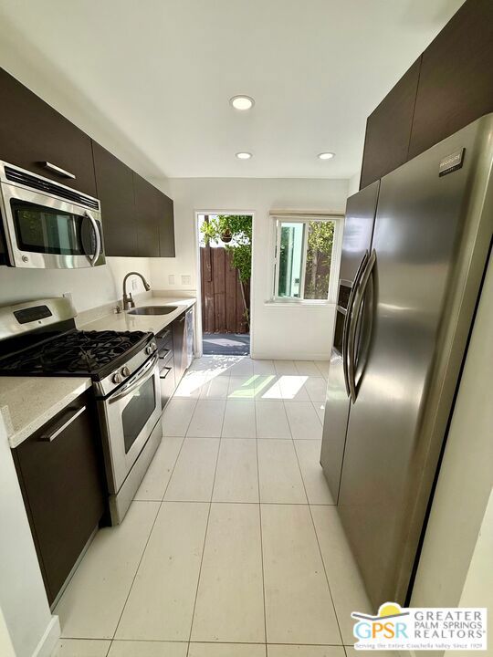 2030 Ocean Park Boulevard, Santa Monica CA: https://media.crmls.org/mediaz/423bc2e7-b325-477b-8b22-50b8162bcecc.jpg
