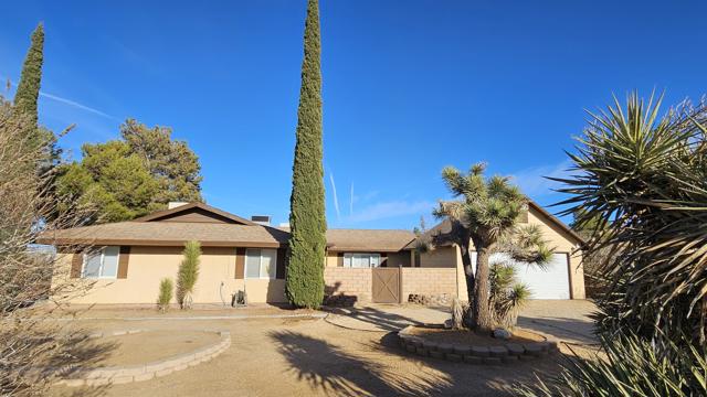 8199 Palomar Avenue, Yucca Valley CA: https://media.crmls.org/mediaz/423bcd16-9a43-4152-8098-e353b4aad995.jpg