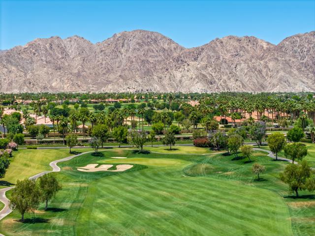 81080 Shinnecock, La Quinta CA: https://media.crmls.org/mediaz/423bd97c-7f4c-447b-9ed2-71f5bcf10fd6.jpg