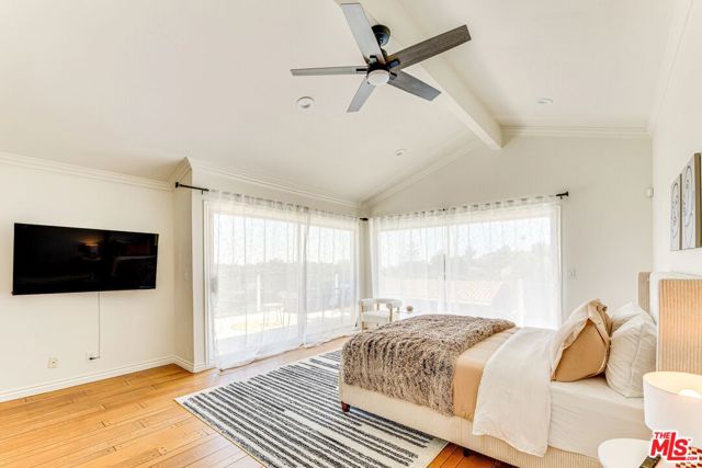 1410 Stradella Road, Los Angeles CA: https://media.crmls.org/mediaz/423c6f76-78cc-47be-bb2d-977d300e5d3d.jpg