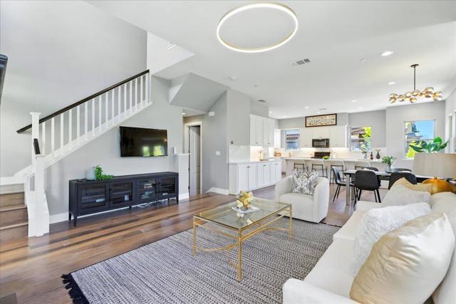 324 Cherokee Loop, Mountain View CA: https://media.crmls.org/mediaz/423ca603-e576-4d10-abc5-ef6a70212ca0.jpg