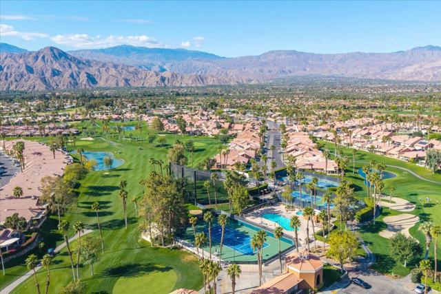 42197 Turqueries Avenue, Palm Desert CA: https://media.crmls.org/mediaz/423cbbd4-5001-41a0-a6ff-394327969cb8.jpg