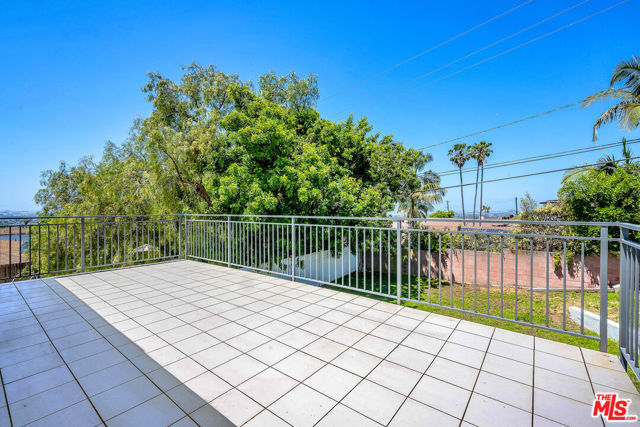 5137 Reynier Avenue, Los Angeles CA: https://media.crmls.org/mediaz/423ce7f2-cffd-4b3e-a726-f1af57722463.jpg