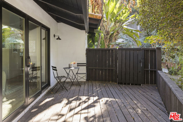 2936 La Castana Drive, Los Angeles CA: https://media.crmls.org/mediaz/423cec40-d907-4bc6-8ba0-3d94e3ee8cd4.jpg