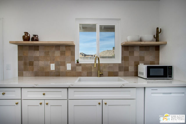 4742 Avenida La Flora Desierta, Joshua Tree CA: https://media.crmls.org/mediaz/423d1b89-918e-457f-a94b-ecc43ccde804.jpg