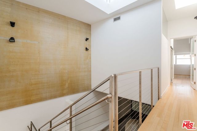 1132 5th Avenue, Venice CA: https://media.crmls.org/mediaz/423d64c7-81db-4441-ac91-9f9cbbba244c.jpg