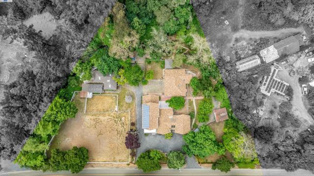 30261 Palomares Rd, Castro Valley CA: https://media.crmls.org/mediaz/423dd4fe-f394-4ae2-b4cc-42890bee590e.jpg