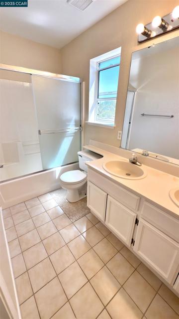 1135 Ranch Point Way, Antioch CA: https://media.crmls.org/mediaz/423dd681-be0f-442d-9ef0-a0d86b480129.jpg