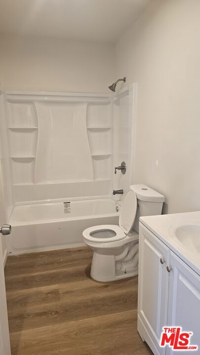4150 W Pico Boulevard, Los Angeles CA: https://media.crmls.org/mediaz/423dfcd1-596e-4964-8cb1-483e591d1f72.jpg