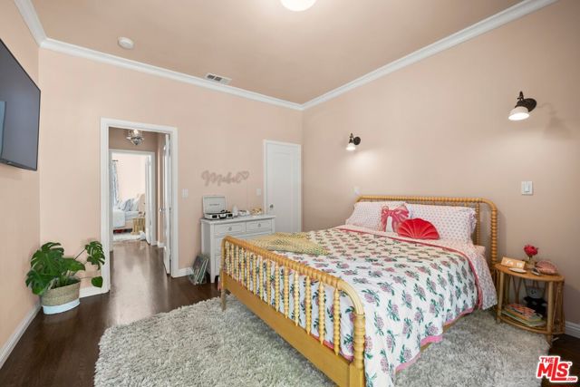 403 S Bundy Drive, Los Angeles CA: https://media.crmls.org/mediaz/423e36de-766f-4ae0-a907-810805dc47cf.jpg
