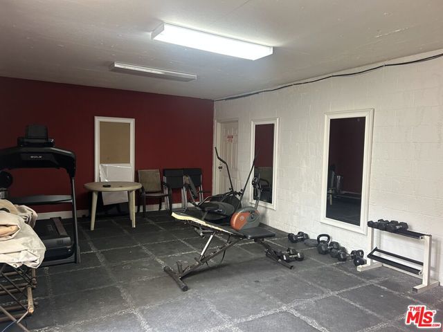 5142 Zelzah Avenue, Encino CA: https://media.crmls.org/mediaz/423eca18-3965-4e28-9293-cc6898ebd51b.jpg