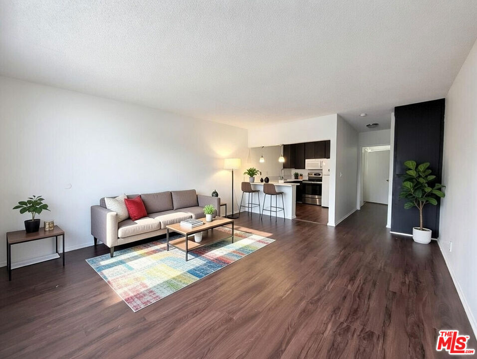 1137 W 36th Place #9