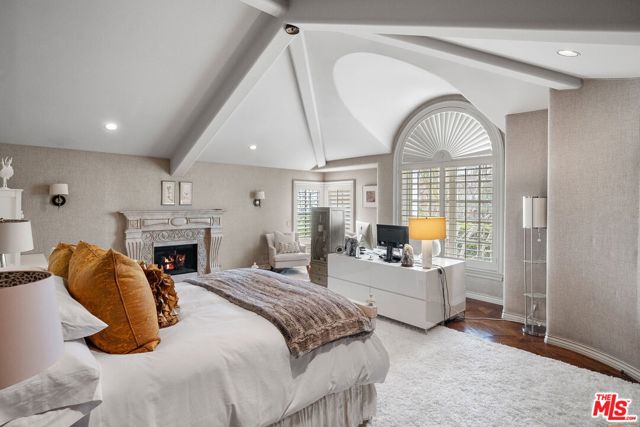 136 Georgina Avenue, Santa Monica CA: https://media.crmls.org/mediaz/423f1fda-0753-4e37-a036-5adf7c42522b.jpg
