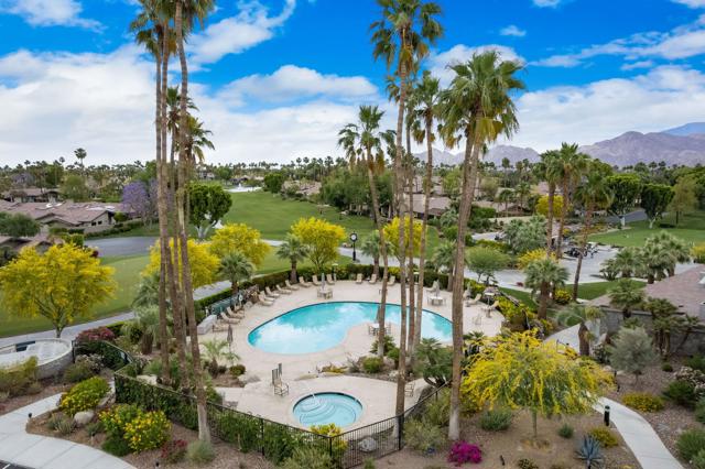 162 Lost River Drive, Palm Desert CA: https://media.crmls.org/mediaz/423f2620-476c-43d3-89b0-5c17f08c2c8a.jpg