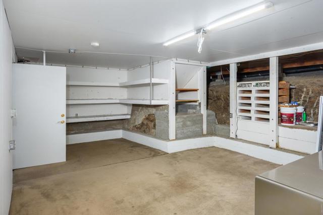 40 Alameda De Las Pulgas, Redwood City CA: https://media.crmls.org/mediaz/423f5cf2-2654-40dc-a18f-efe97809f72c.jpg