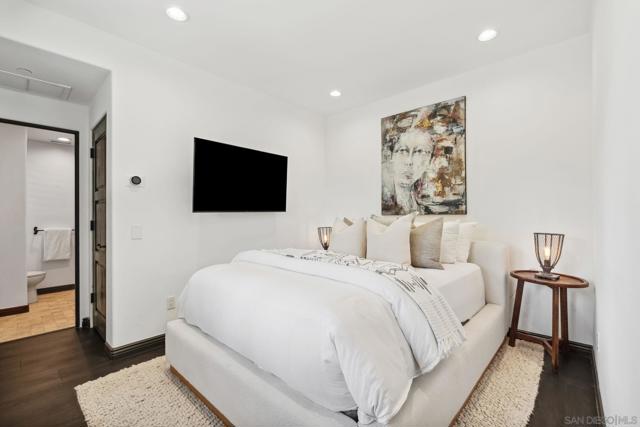 5653 Linea Del Cielo, Rancho Santa Fe CA: https://media.crmls.org/mediaz/423f911e-2424-4626-a4fe-6f906bb33370.jpg