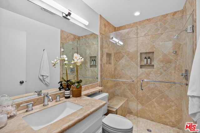 311 Bora Bora Way, Marina del Rey CA: https://media.crmls.org/mediaz/423fe194-47be-4f53-8e2f-b41d11362609.jpg